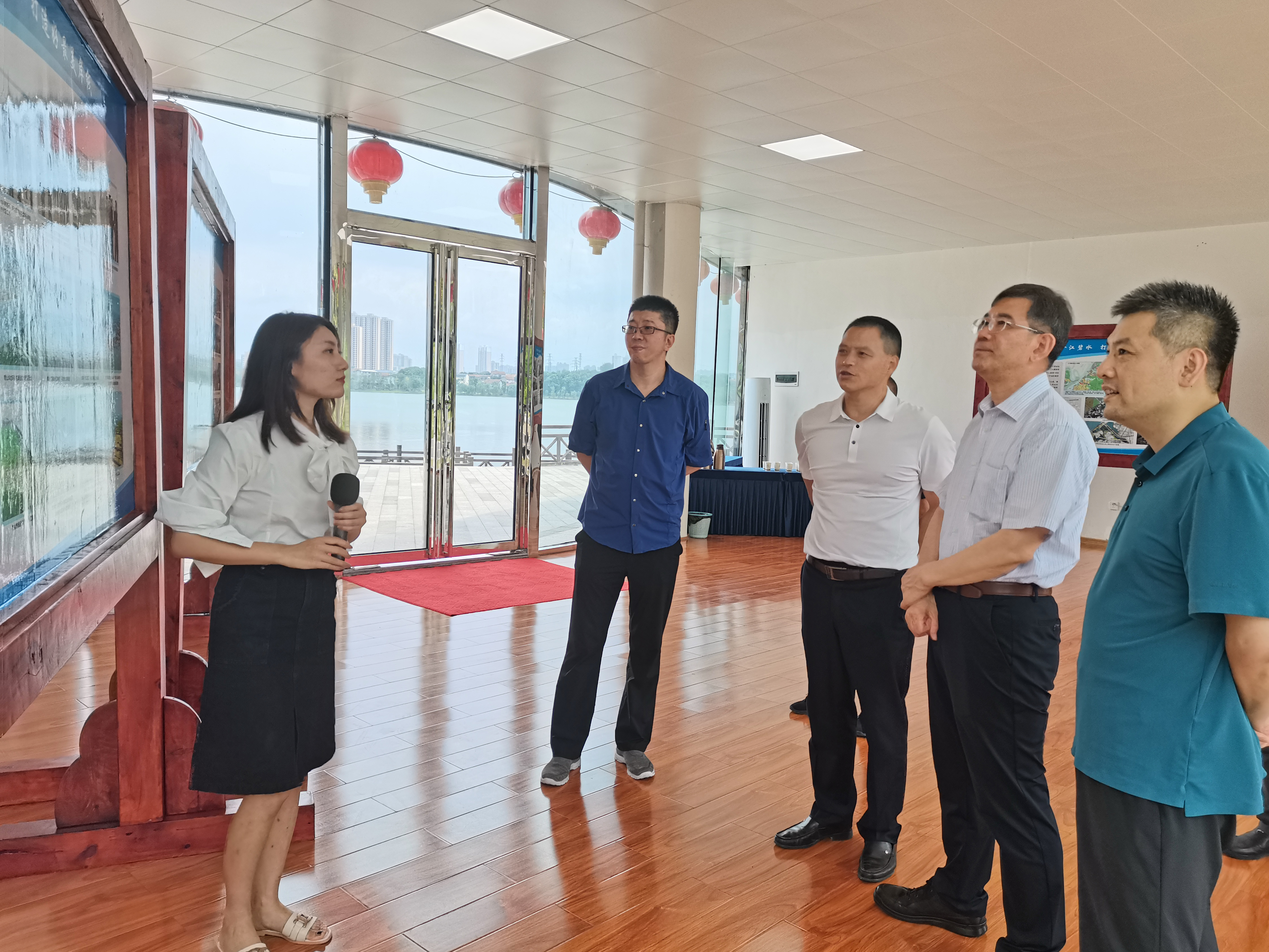 7.21國家開發(fā)銀行考察東風湖及己內(nèi)酰胺片區(qū).jpg 7.21國家開發(fā)銀行考察東風湖及己內(nèi)酰胺片區(qū).jpg